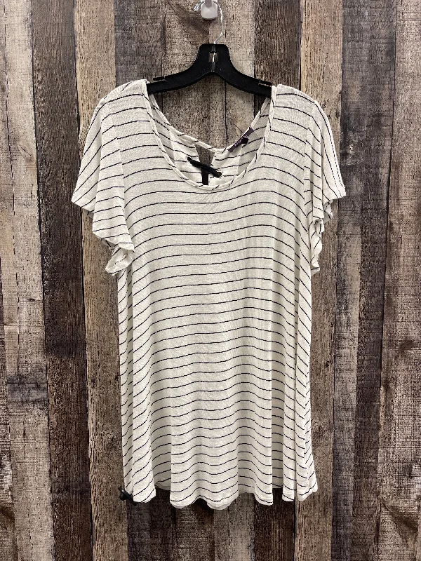 Top Short Sleeve By Olivia Sky In Striped Pattern, Size: 1x