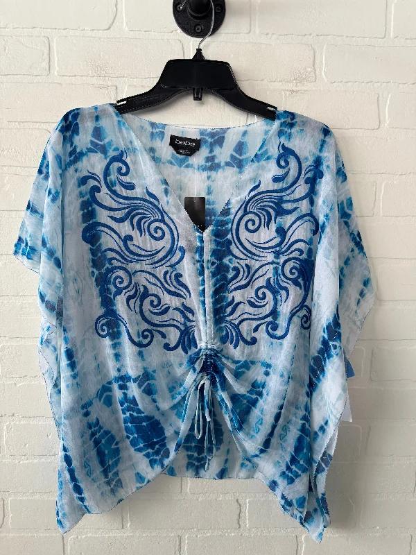 Top Short Sleeve By Bebe In Blue & White, Size: Xs