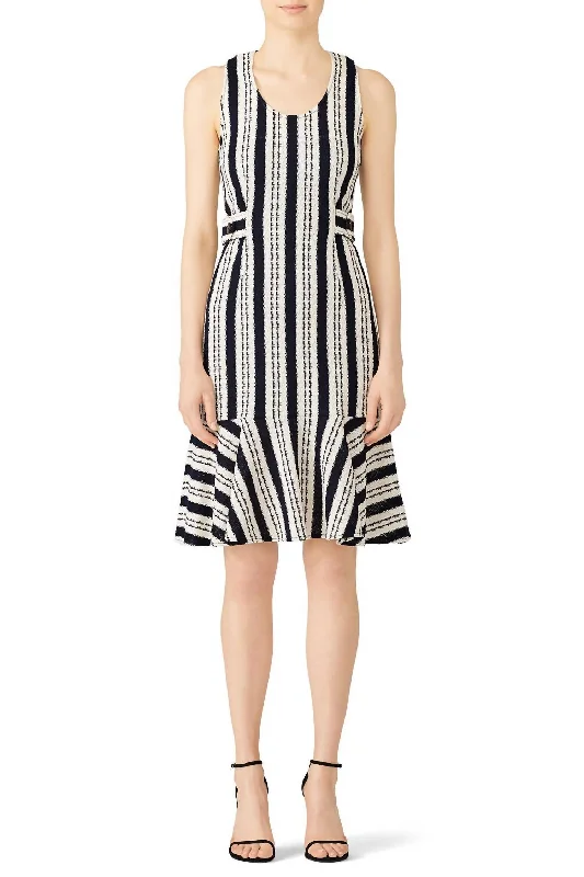 Versatile Outfits Sleeveless Flounce Dress In White